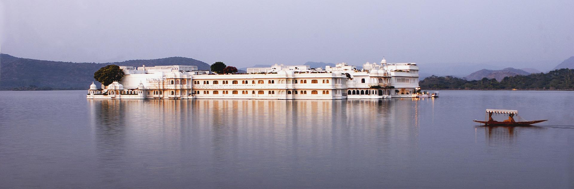 Lake-Palace-udaipur.jpg